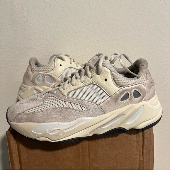Adidas Yeezy Boost 700 Analog size 7.5 - Picture 2 of 8